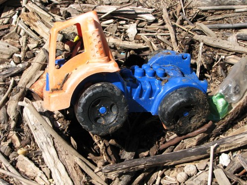 plastic dump truck/4/09