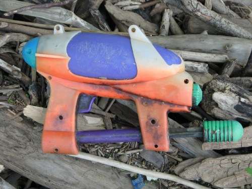 pressurized water gun 6/2011