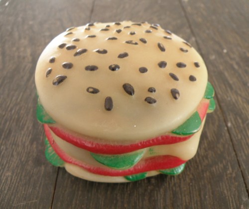 hamburger with black poppy seeds_1_1